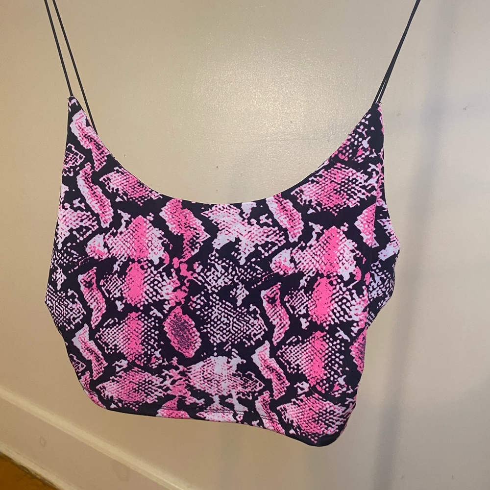 Cropped top sleeveless pink snake print